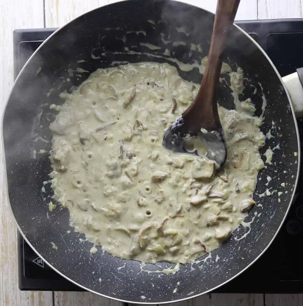 tagliatelle ai funghi porcini sauce