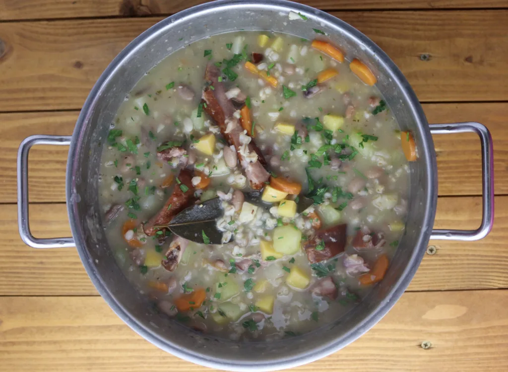 Image of cooked ričet in a pot where it will stay overnight for serving with fresh homemade bread