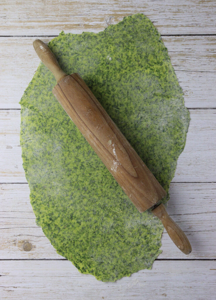 how to roll out a sheet of dough when making homemade fresh green pasta the traditional way